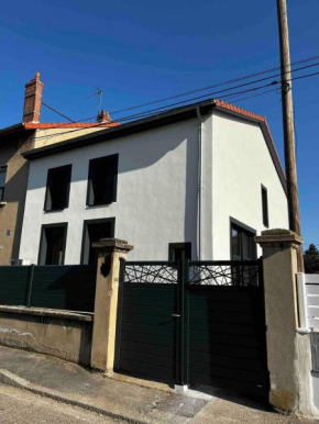 Agréable maison rénovée, en ville et au calme !